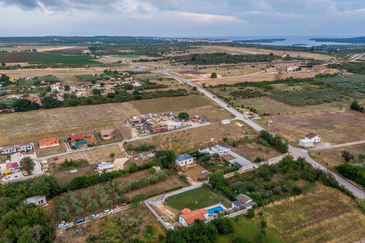 Вилла Kuca Za Odmor Lilly Пула Экстерьер фото